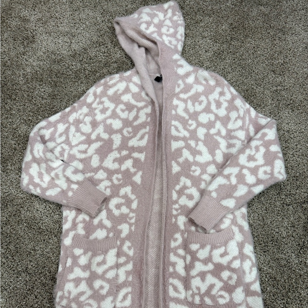 Sweater cardigan lavender/white has side slits. Women’s size medium/large.